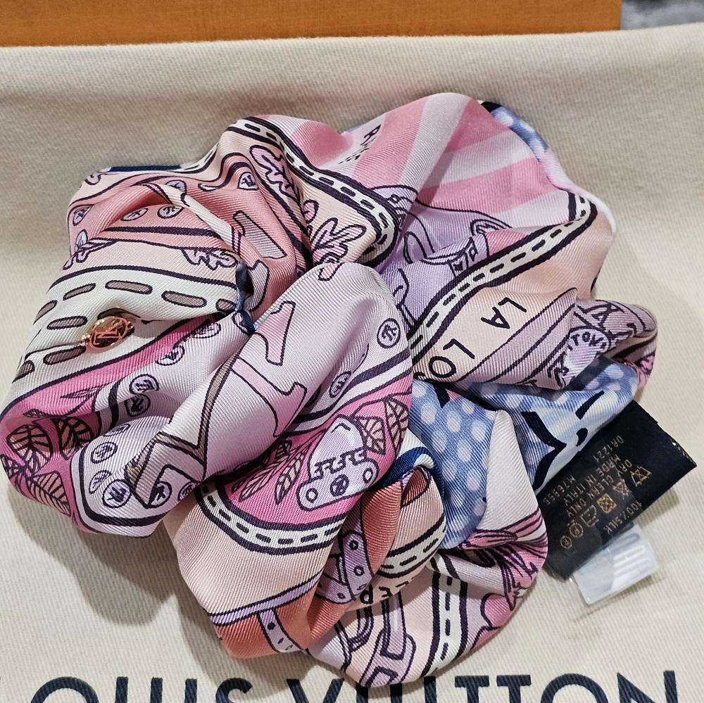 LOUIS VUITTON SCRUNCHIE HAIR ACCESSORY HAIR RIBBON CREME PINK MONOGRAM LARGE SIZ - Picture 5 of 17
